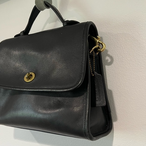 Vintage Coach Crossbody - Picture 4 of 10